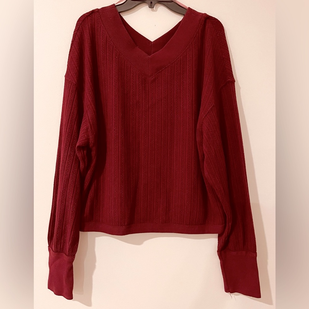WOMENS MAROON LONG-SLEEVED TOP